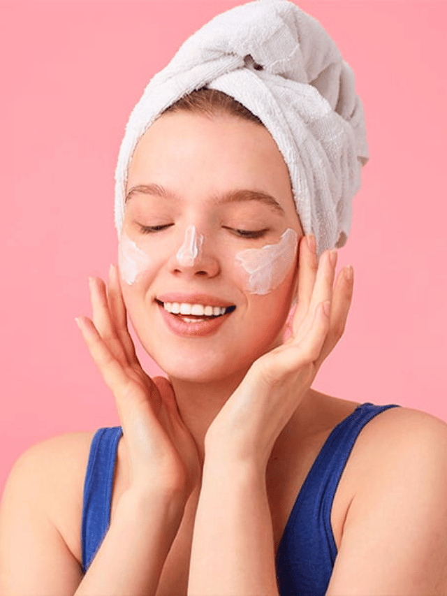 1Pele oleosa precisa de hidratação 4 opções de cremes para sua rotina de skincaredominando a make maquiagem batom blush geane sousa capa Web Stories