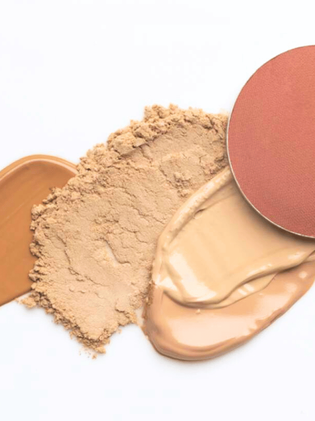 Cremosa, líquida ou em bastão - entenda as vantagens de cada tipo de base dominando a make maquiagem batom blush geane sousa capa Web Stories