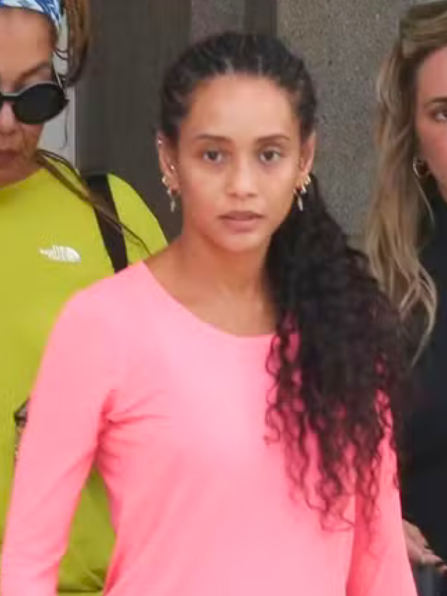 Sem maquiagem, Taís Araujo é fotografada ao deixar hotel dominando a make maquiagem batom blush geane sousa capa Web Stories