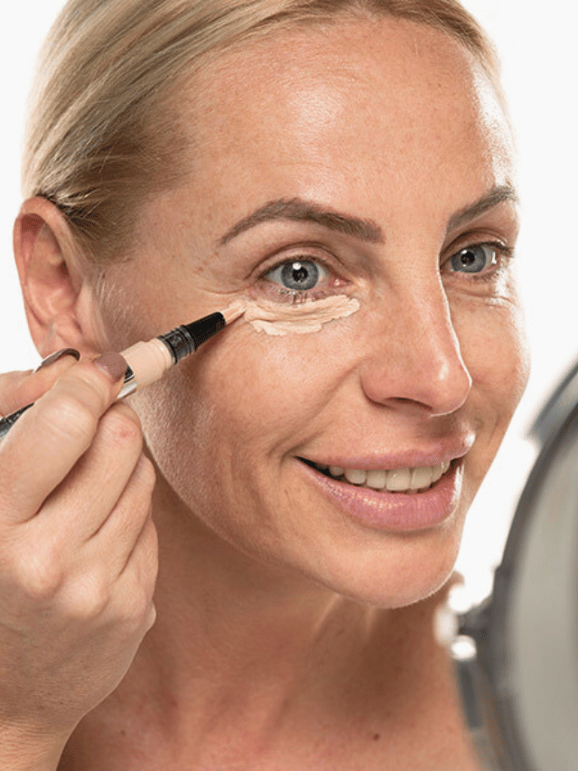 Tipos de corretivos para peles maduras segundo especialistas dominando a make maquiagem batom blush geane sousa capa Web Stories