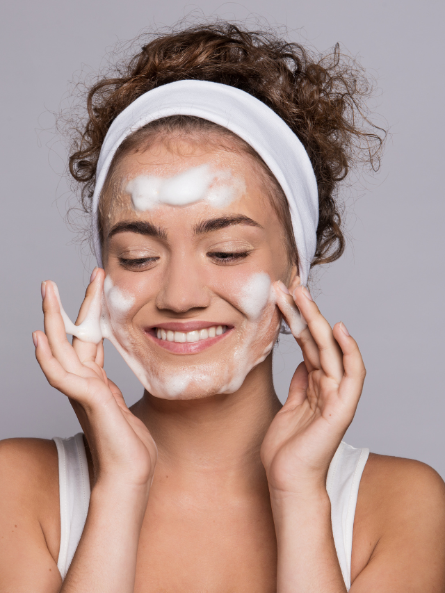A Importância dos Cuidados com a Pele Antes e Depois da Maquiagem dominando a make maquiagem batom blush geane sousa capa Web Stories