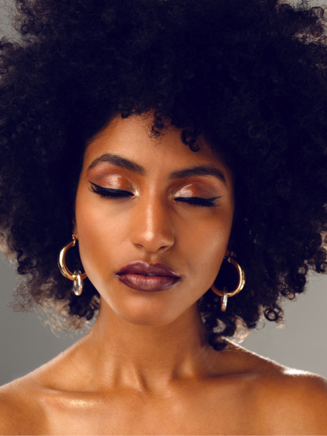 Como Usar Iluminadores para Realçar sua Beleza Natural dominando a make maquiagem batom blush geane sousa capa Web Stories