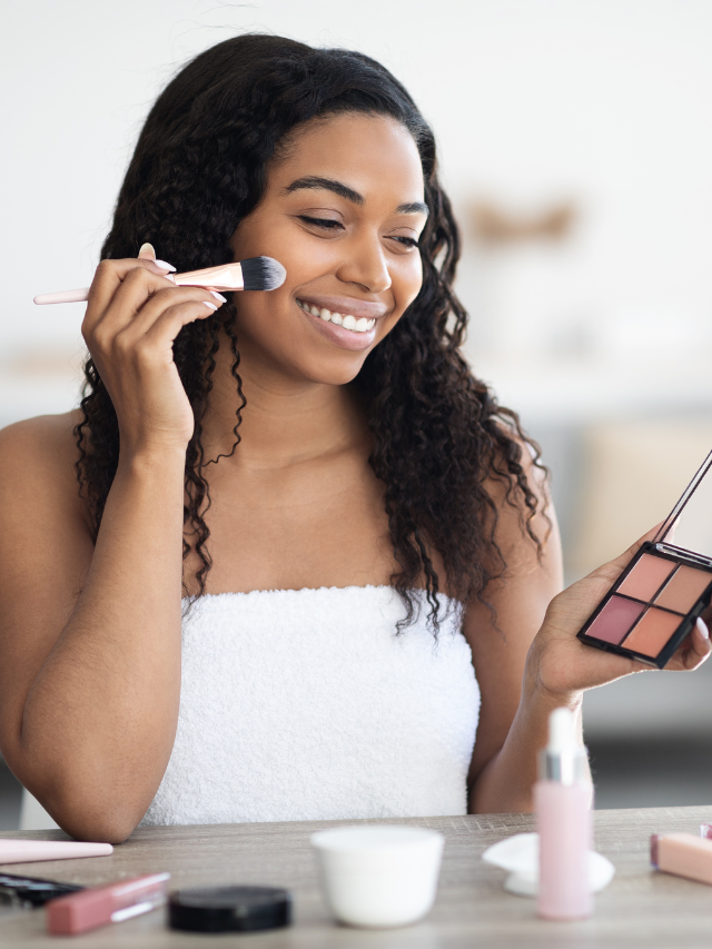 Como escolher o tom certo do contorno facial dominando a make maquiagem batom blush geane sousa capa Web Stories