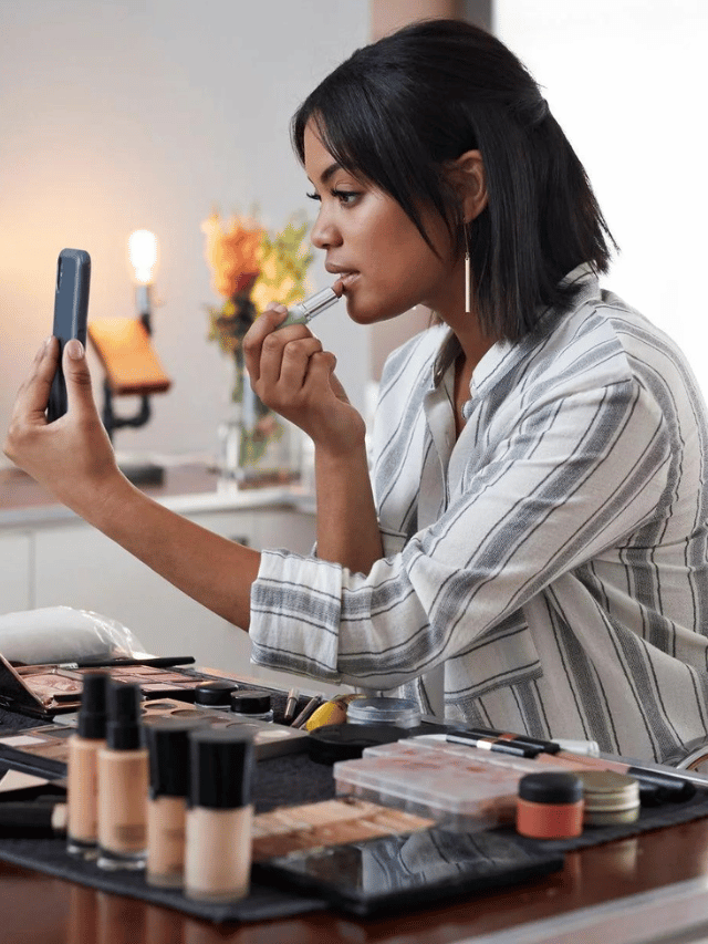 Como montar seu kit de maquiagem iniciante e como usar dominando a make maquiagem batom blush geane sousa capa Web Stories