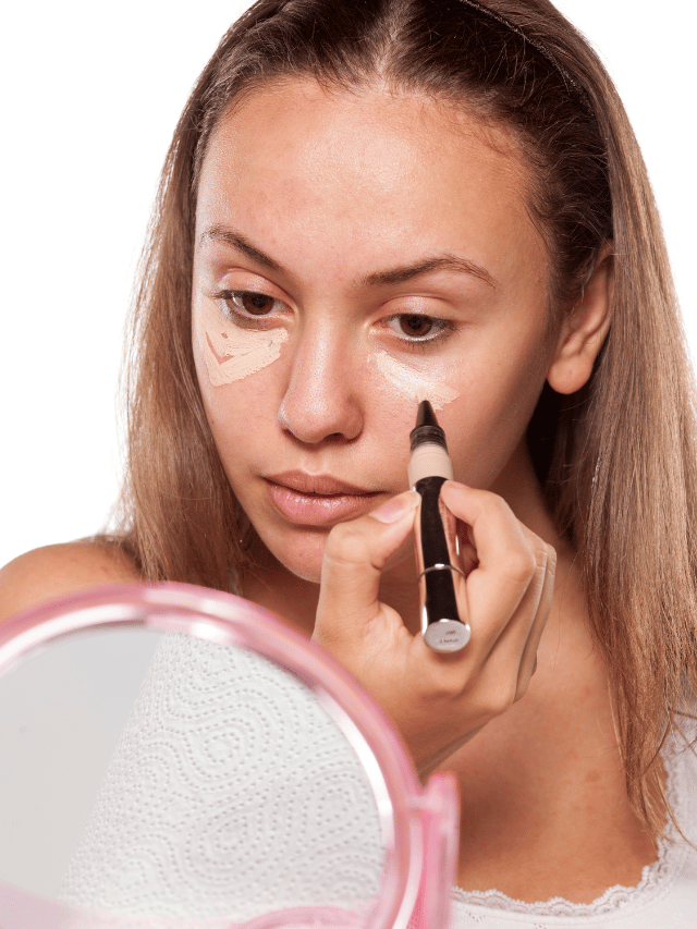 Como passar corretivo Dicas para nunca mais errar na aplicação dominando a make maquiagem batom blush geane sousa capa Web Stories