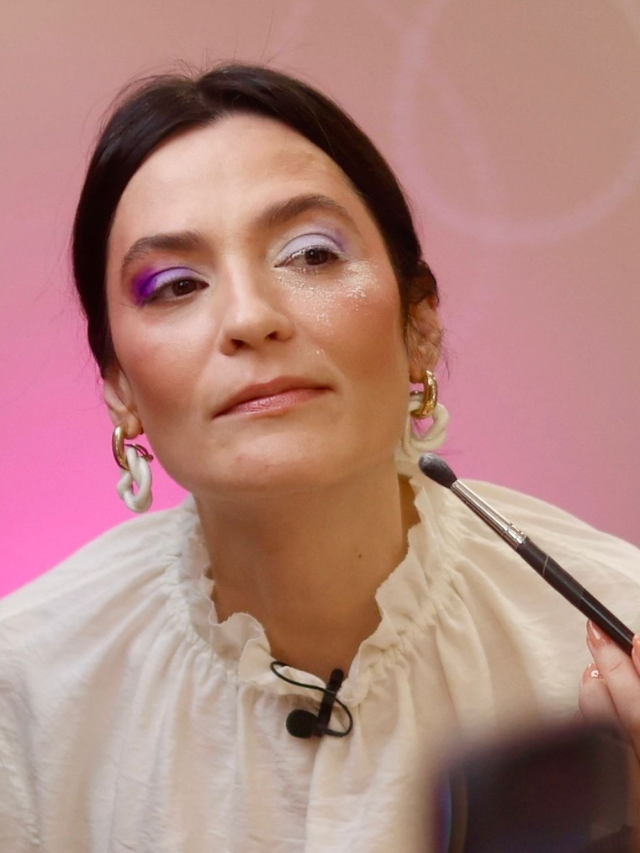 Conheça o baking, técnica de maquiagem para quem tem pele oleosa dominando a make maquiagem batom blush geane sousa capa Web Stories