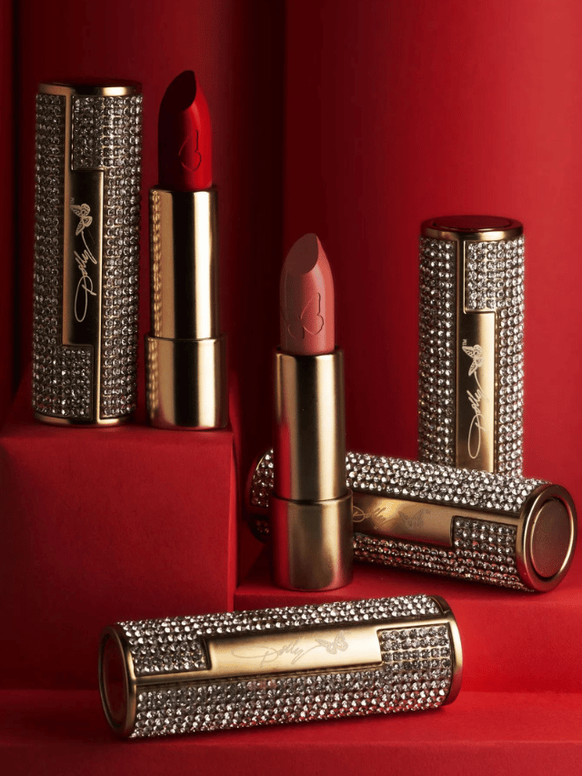 Dolly Parton anuncia sua nova marca de maquiagem, a ‘Dolly Beauty’ dominando a make maquiagem batom blush geane sousa capa Web Stories