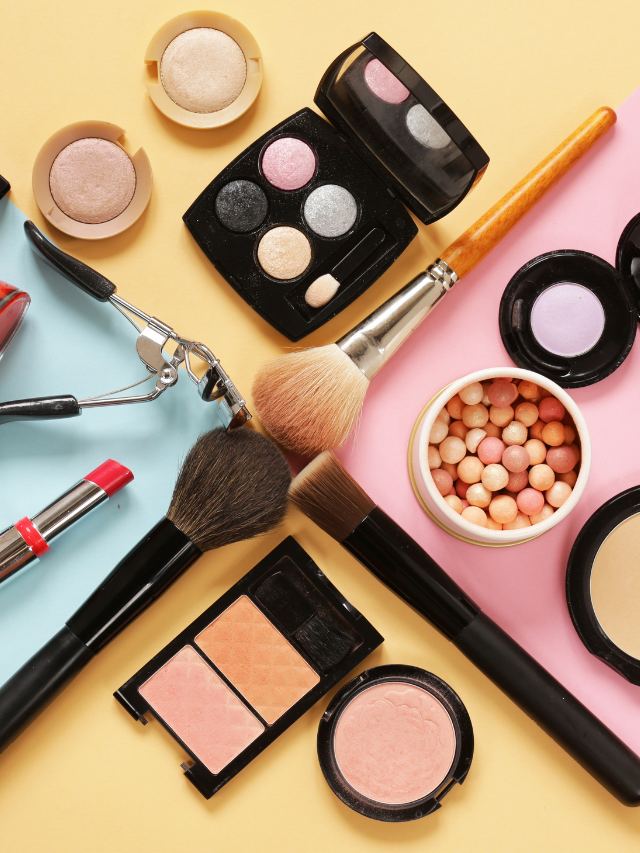Produtos de Maquiagem essenciais dominando a make maquiagem batom blush geane sousa capa Web Stories