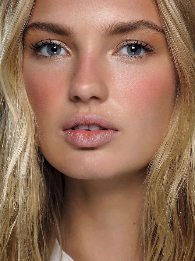 Sunburn makeup saiba como aderir à tendência do rosto bronzeado dominando a make maquiagem batom blush geane sousa capa Web Stories