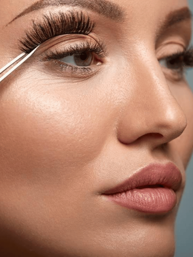 Como colocar cílios postiços sozinha descubra agora! dominando a make maquiagem batom blush geane sousa capa Web Stories