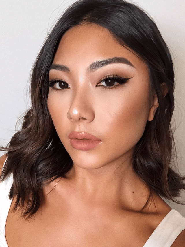 Maquiagem para olhos pequenos Truques que aumentam o olhar dominando a make maquiagem batom blush geane sousa capa Web Stories