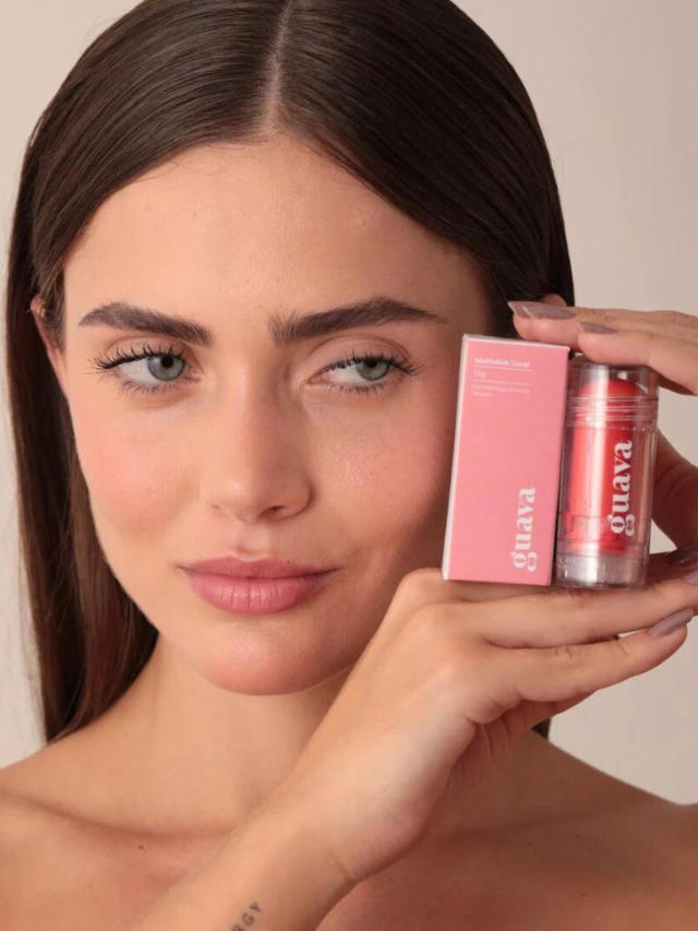 Marca une maquiagem e skincare em bastões para mulher moderna dominando a make maquiagem batom blush geane sousa capa Web Stories
