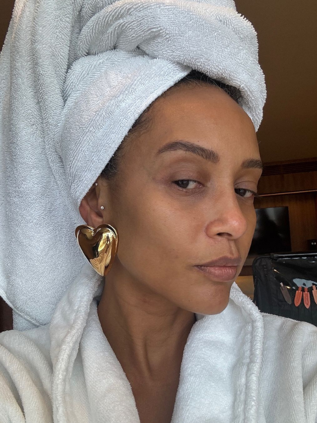 Taís Araújo posa sem maquiagem em dump de setembro Carinha limpa em meio ao glamour dominando a make maquiagem batom blush geane sousa capa Web Stories