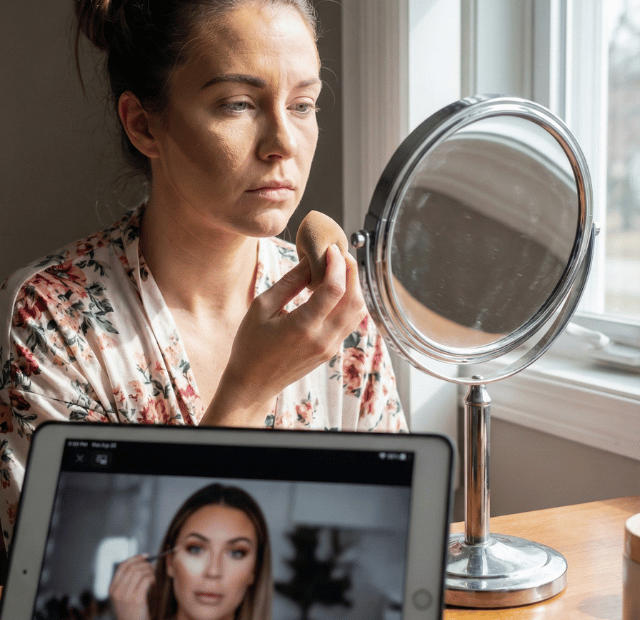 Como evitar a frustração ao imitar a maquiagem das influencers dominando a make maquiagem batom blush geane sousa capa Web Stories