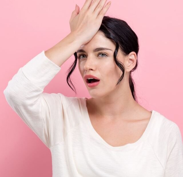 Como evitar o erro comum que te deixa com aspecto velha dominando a make maquiagem batom blush geane sousa capa Web Stories