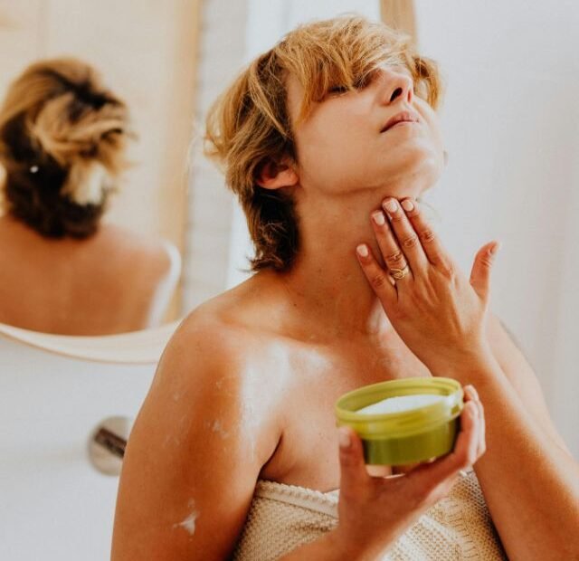 Como fazer a pele responder acertando a ordem dos produtos dominando a make maquiagem batom blush geane sousa capa Web Stories