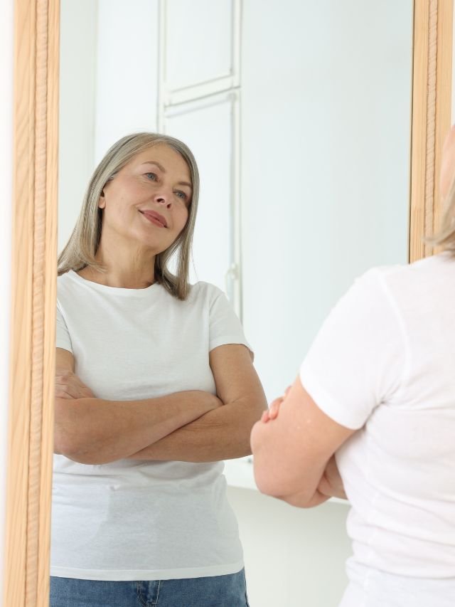 Como suavizar traços que roubam sua atração no espelho?