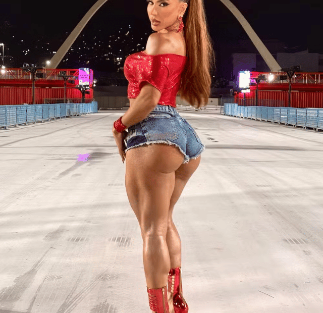 Carnaval 2026, Andréa de Andrade revela segredo do seu bumbun perfeito, dominando a make maquiagem batom blush geane sousa capa Web Stories