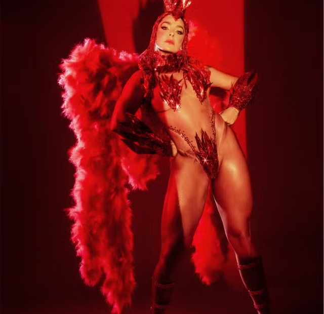 Carnaval, Look de Fabíola prova que a ousadia é a regra em 2026, dominando a make maquiagem batom blush geane sousa capa Web Stories