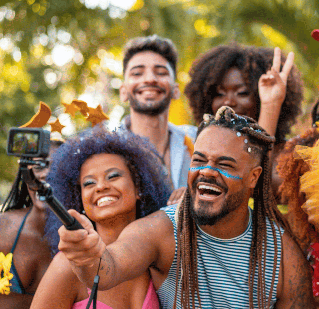 Como se proteger do caos astral neste Carnaval, dominando a make maquiagem batom blush geane sousa capa Web Stories