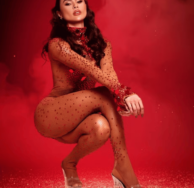 Musa da Gaviões, revela investimento no Carnaval, Valor de um carro, dominando a make maquiagem batom blush geane sousa capa Web Stories