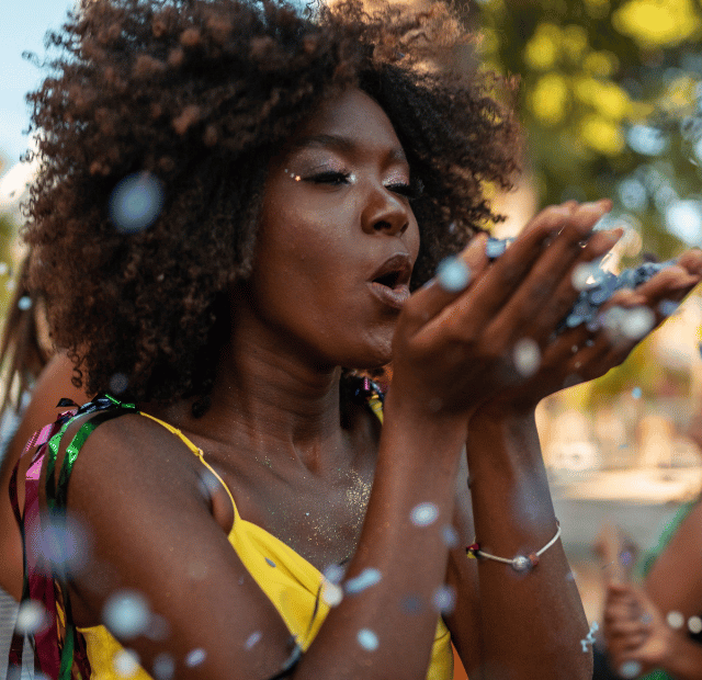 Qual signo gosta mais de pular Carnaval, dominando a make maquiagem batom blush geane sousa capa Web Stories