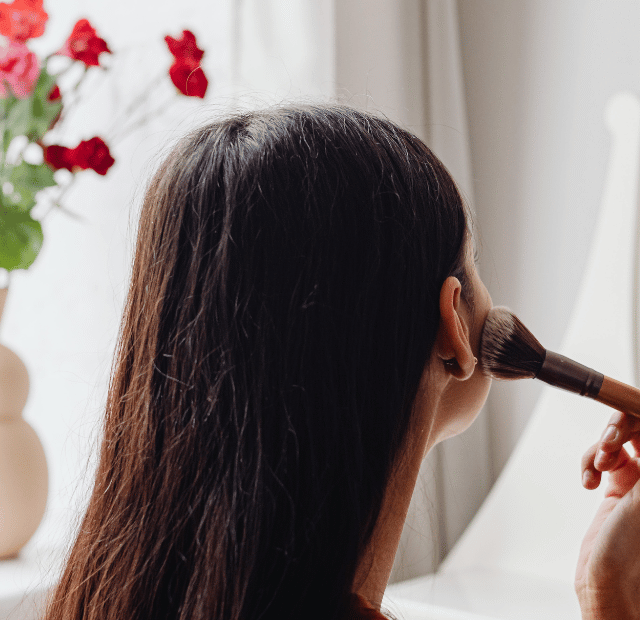 Você sente que sua maquiagem nunca fica bonita, dominando a make maquiagem batom blush geane sousa capa Web Stories